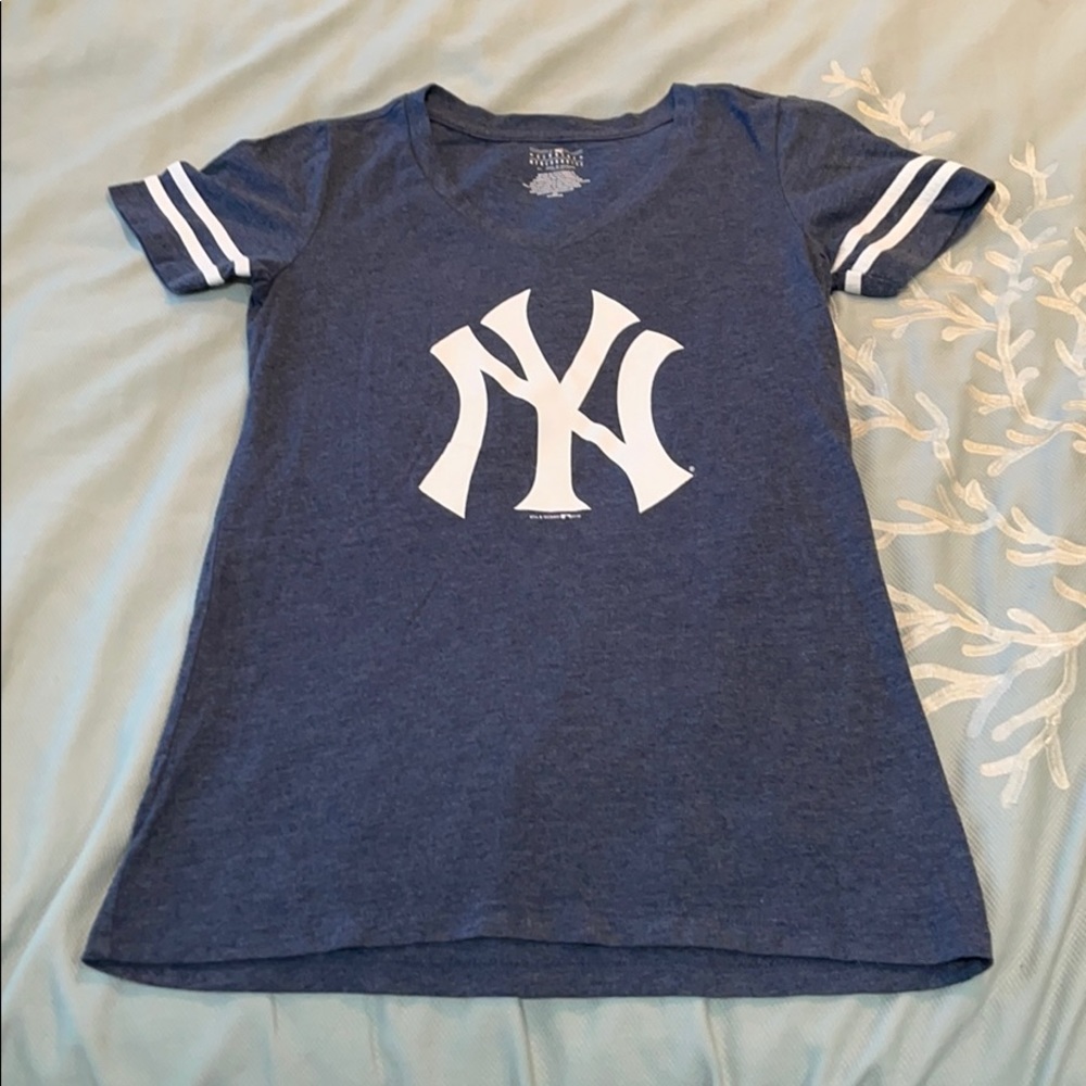 Women’s NY Yankees T-shirt